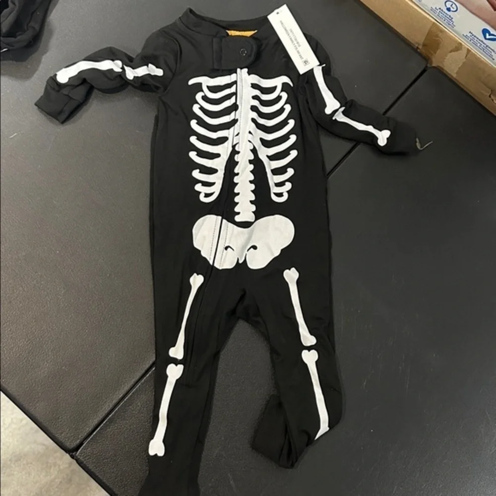 Spooky Skeleton Kids Pajama Set - Black & White